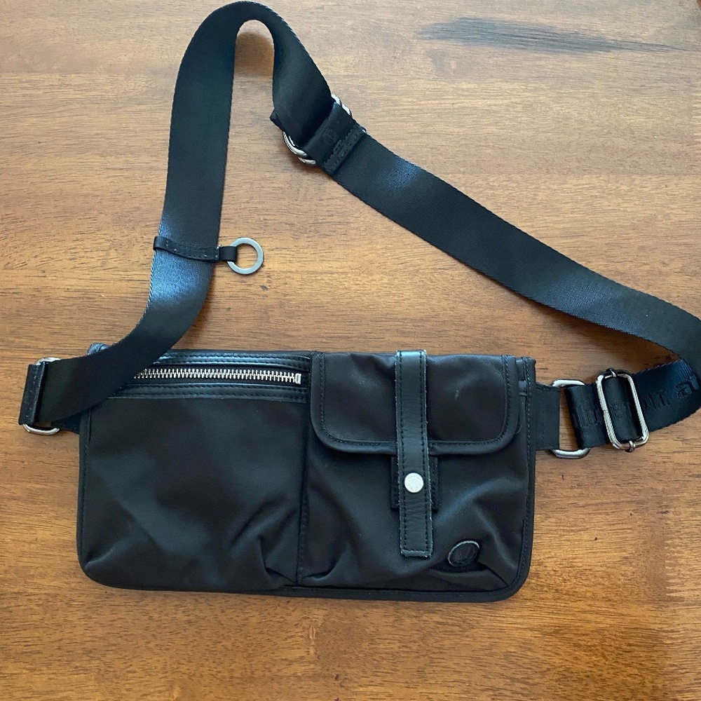 Lululemon waist/fanny pack, travel pouch